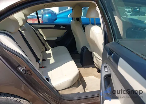 2012 Volkswagen Jetta 2.5L Se z USA, uszkodzony, nr VIN 3VWDP7AJXCM394165